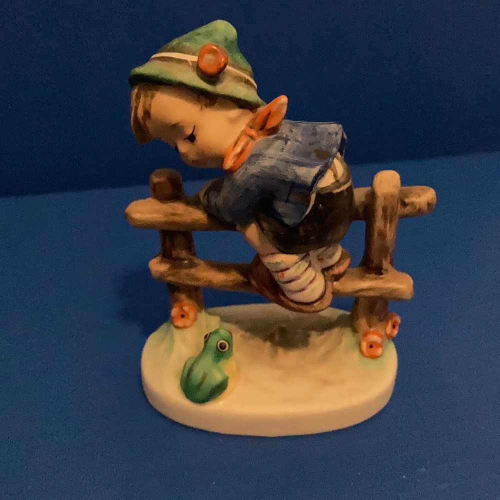 Goebel Hummel “Retreat to Safety” Figurine